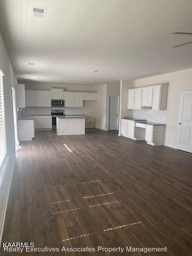 Building Photo - 4 br, 3.5 bath House - 123 Colts Trail