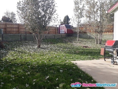 Building Photo - Great Parker Location - 2 Bed + 1 Non-Conforming Bed, 2 Baths, Large Fenced Yard