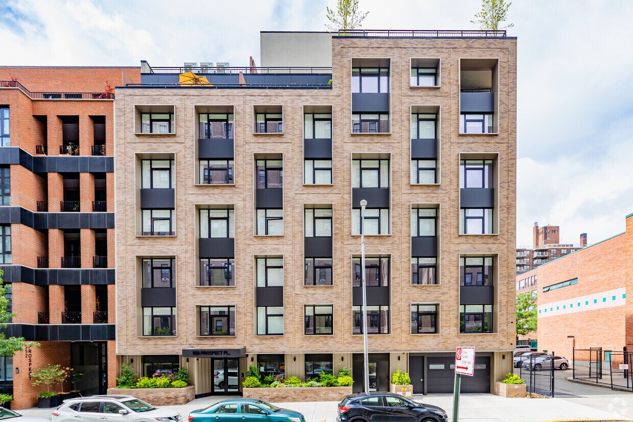 Primary Photo - 550 Prospect Plz