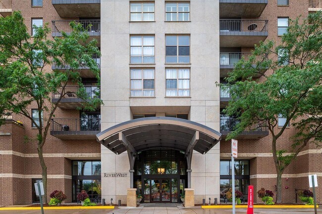 Front of building on river side - 401 S 1st St