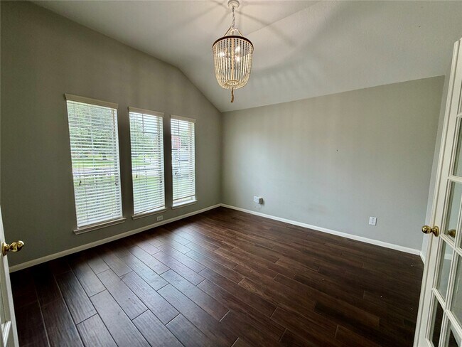 Building Photo - 25206 Barmby Dr