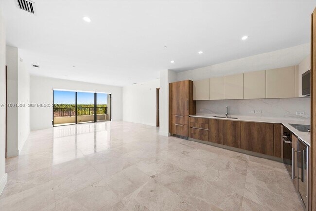 Building Photo - 701 Valencia Ave