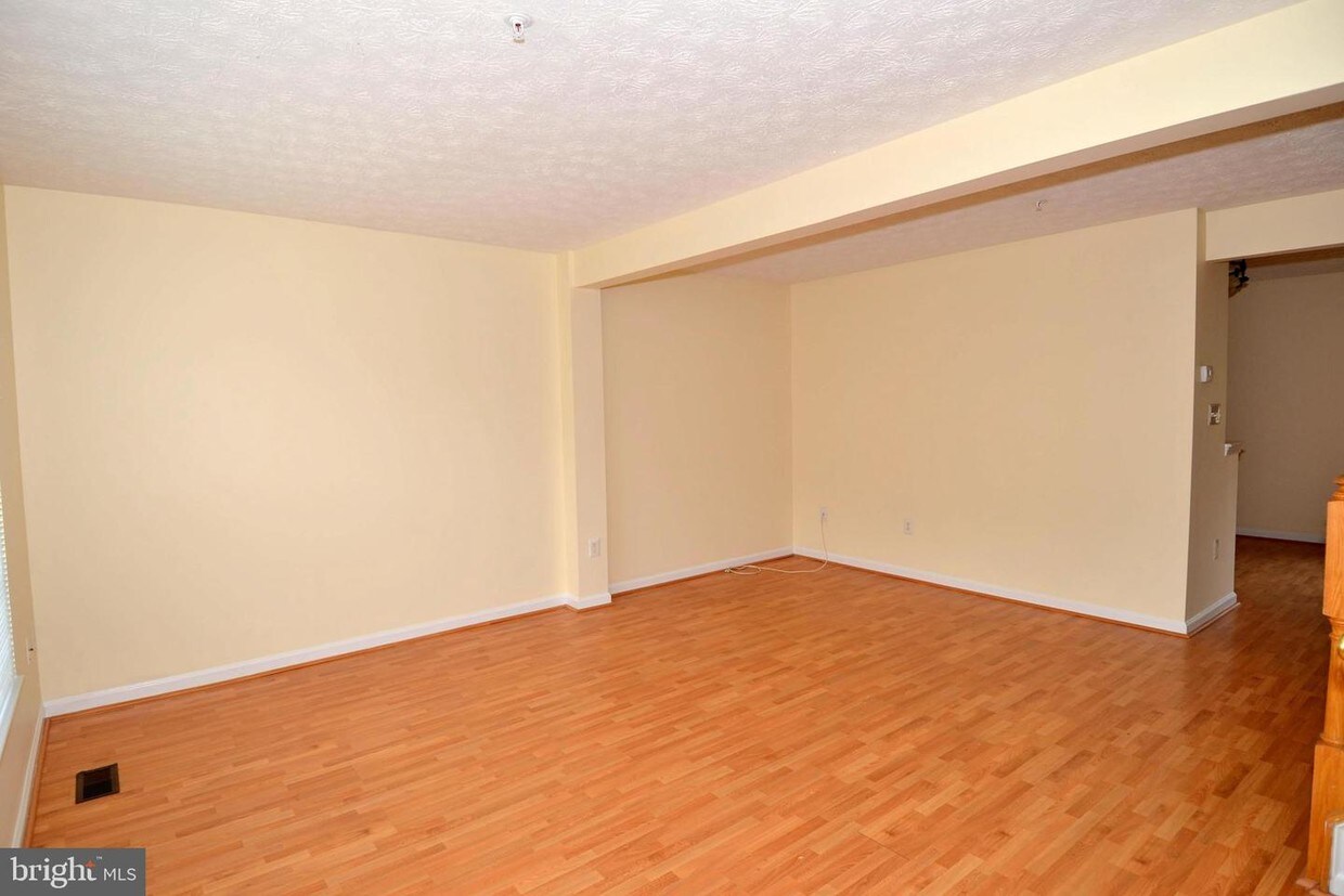 Primary Photo - 708 Summer Ridge Ct