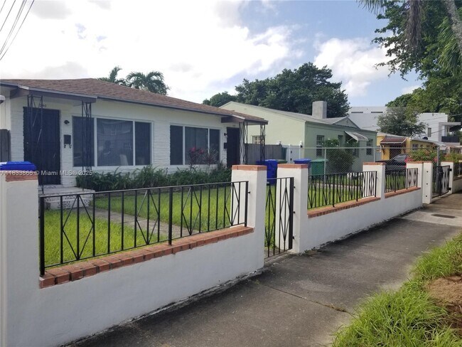 Building Photo - 1240 SW 22nd Terrace