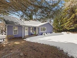 Building Photo - 633 NW Portland Ave