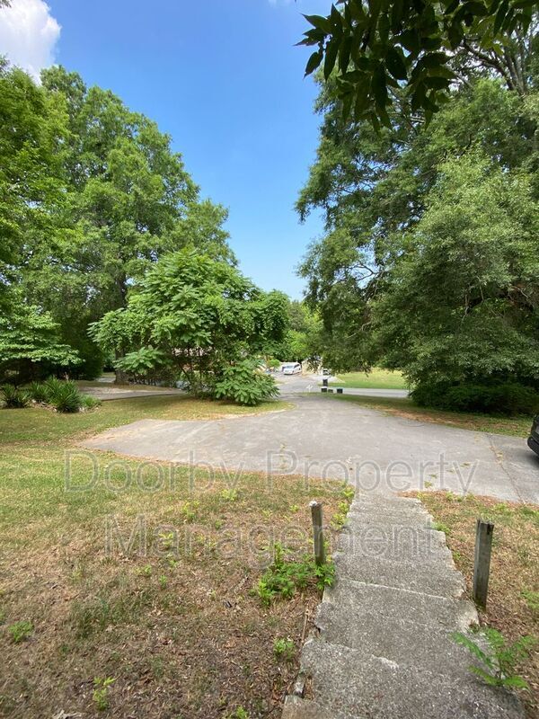 Building Photo - 2818 Eblen Dr