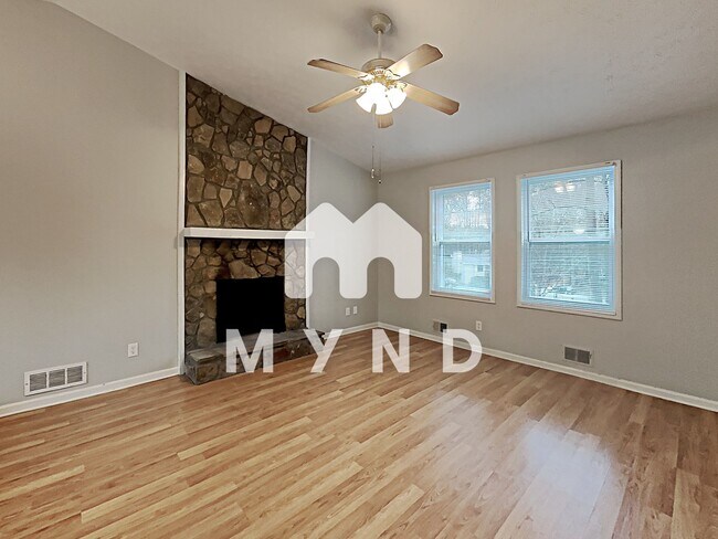 Foto del edificio - 737 Starcrest Ln NE