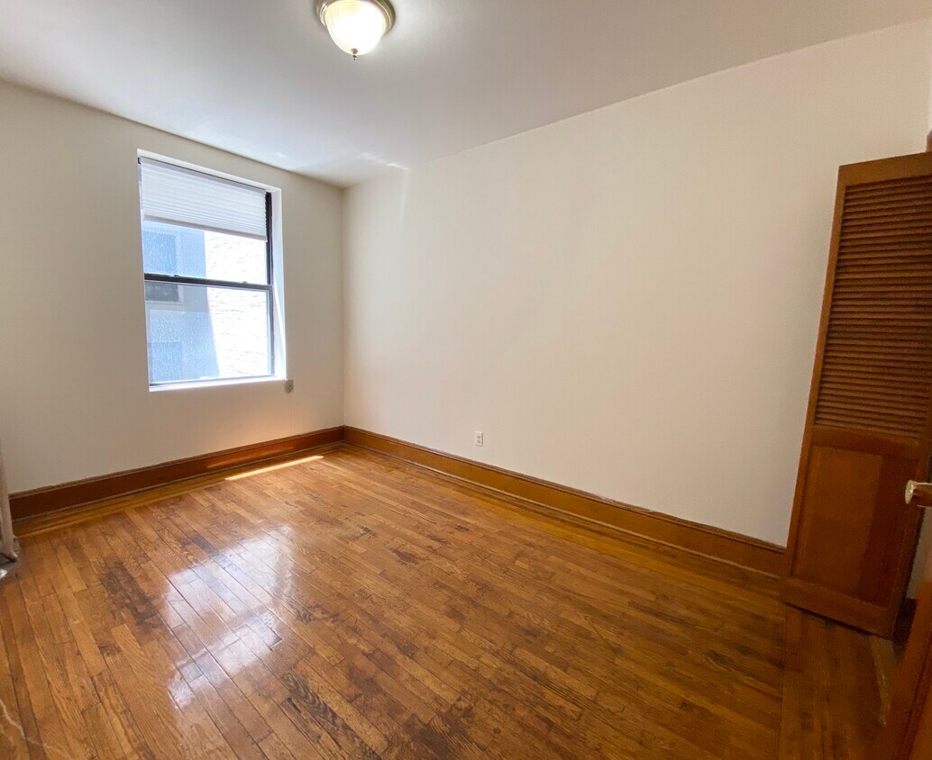 Primary Photo - 64 W 108th St