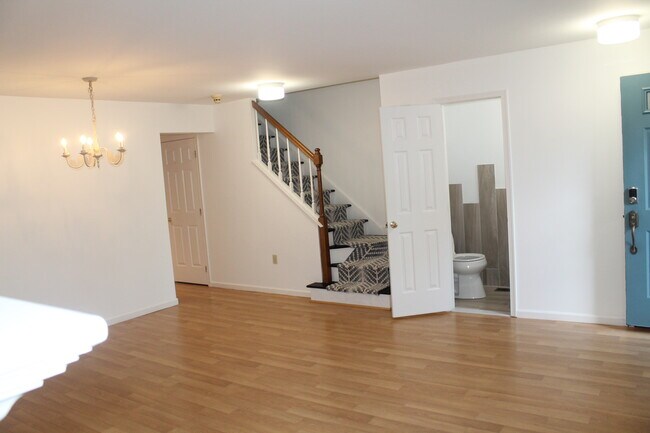 Foto del edificio - 120 Eaglesmere Cir