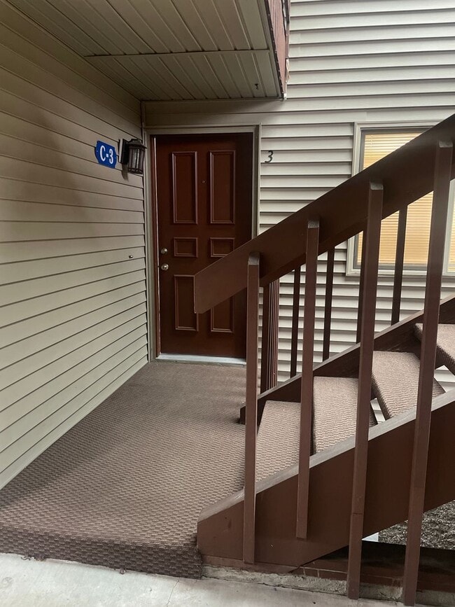 Building Photo - Price Reduction! 2 Bedroom Condo with a View.