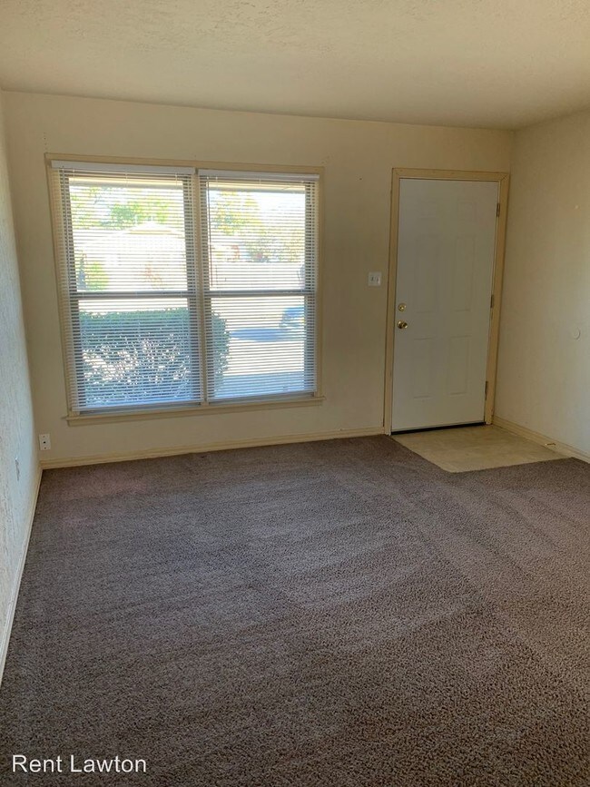 Building Photo - 3 br, 1 bath House - 4328 NW Santa Fe Ave.