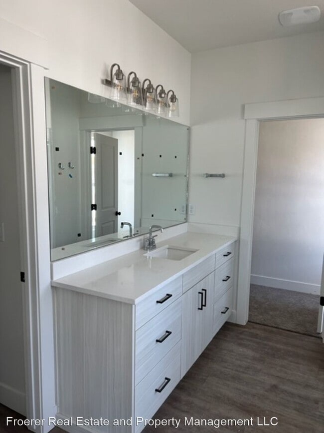 Foto del edificio - 3 br, 2.5 bath House - 852 S. 160 E. #10