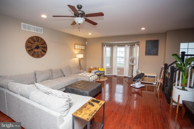 Building Photo - 135 Winterberry Way