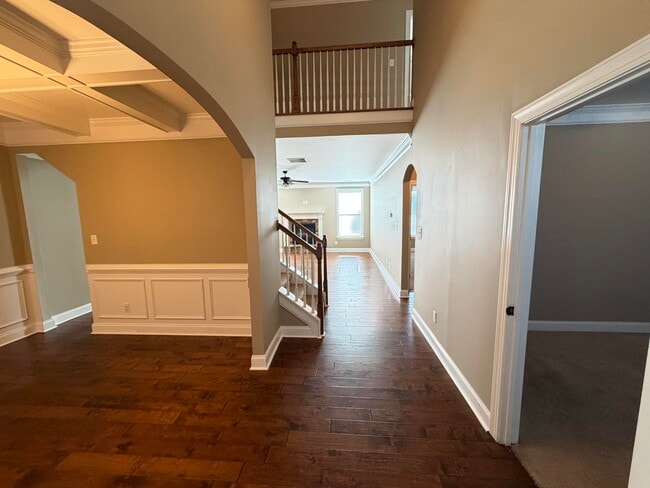 Building Photo - 1440 Summit Way