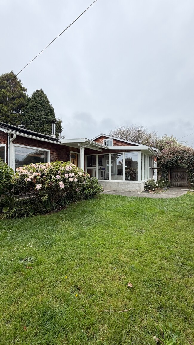 Front walkway and sunroom - 201 6th Ave