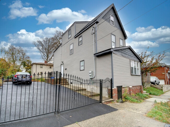 Side Entrance/Driveway - 103 Mount Vernon Ave