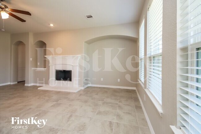 Foto del edificio - 8235 Longear Ln