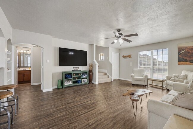 Building Photo - 2919 McLaren Dr