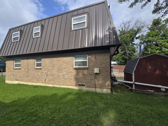 Building Photo - 1805 Randolph Dr