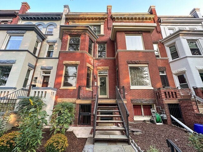 Foto del edificio - 122 Bryant St NW