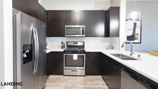 Foto del edificio - 3150 W Twain Ave