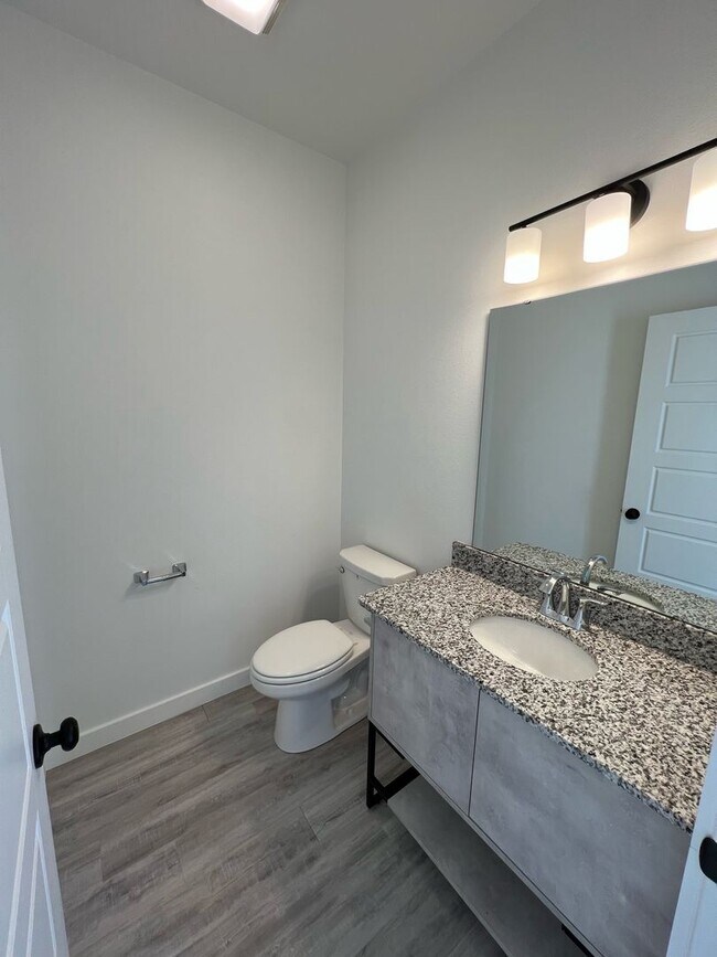 Building Photo - LIMITED TIME LEASE SPECIAL!! 2 MONTHS RENT...
