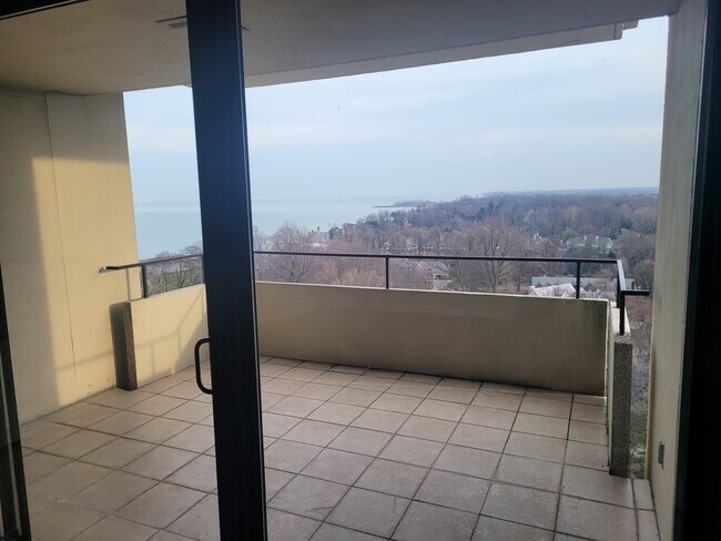 Unit_covered balcony and view - 1 Bratenahl Pl