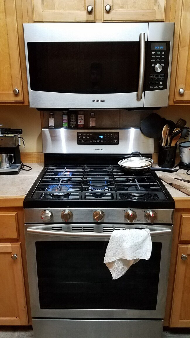 Samsung set. Gas range. Convection oven microwave hood vent. - 14234 Creekwood Cove