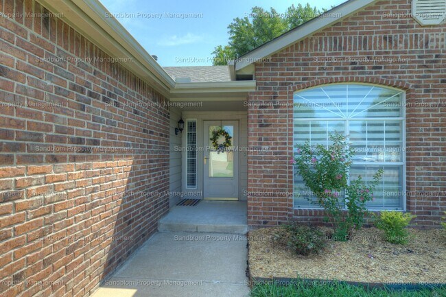 Building Photo - For Lease | Collinsville | Owasso Schools ...