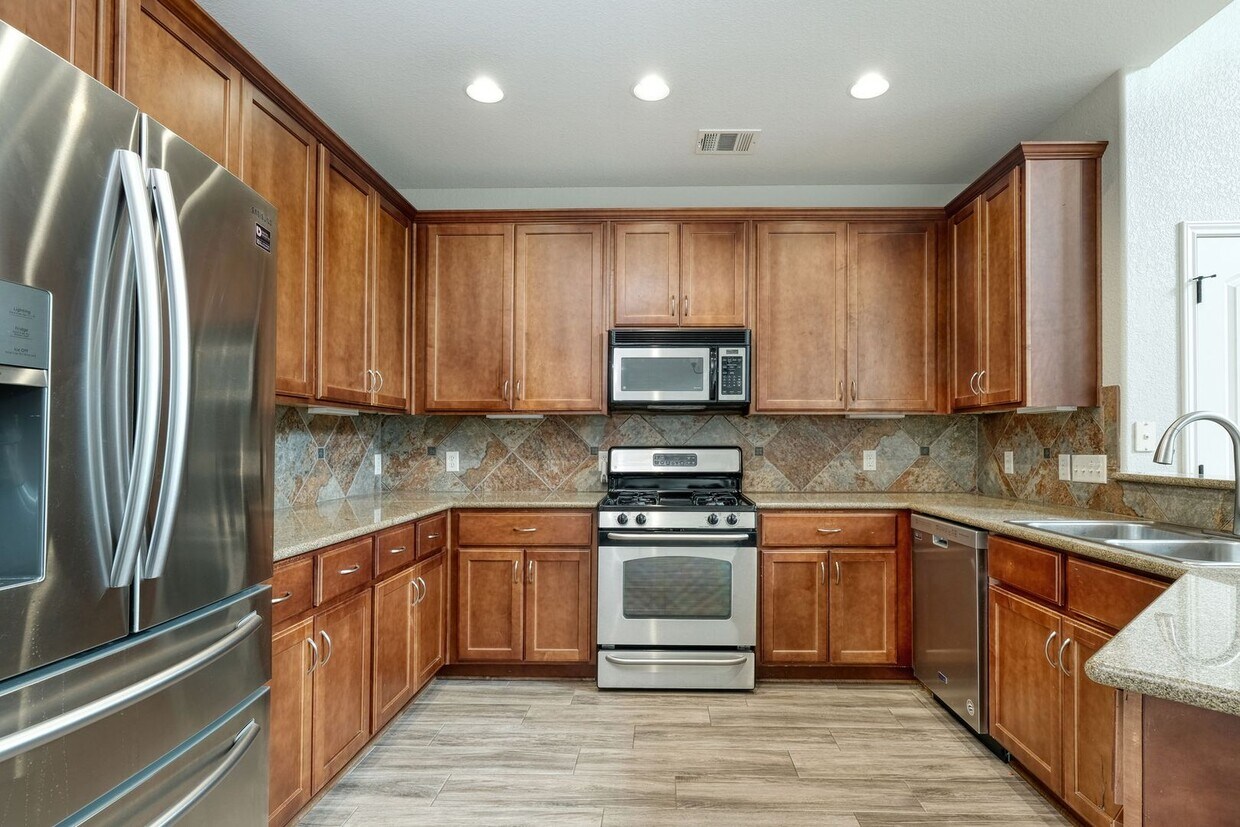 Foto principal - 8701 Escarpment Blvd