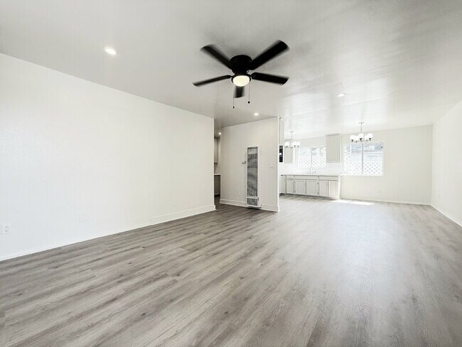Building Photo - 3173 Fairmount St