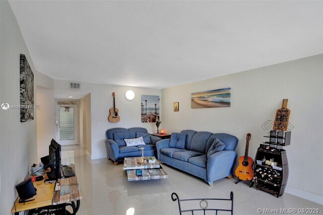 Foto del edificio - 2821 Somerset Dr