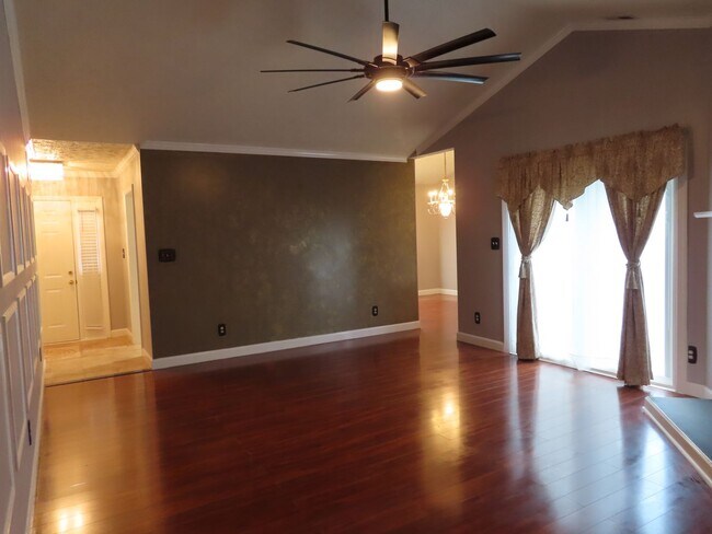 Foto del edificio - Lovely home conveniently located for all o...
