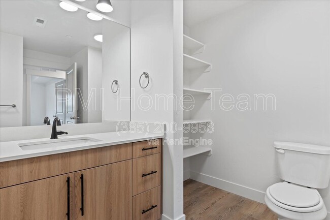 Foto del edificio - 3378 Washington Blvd