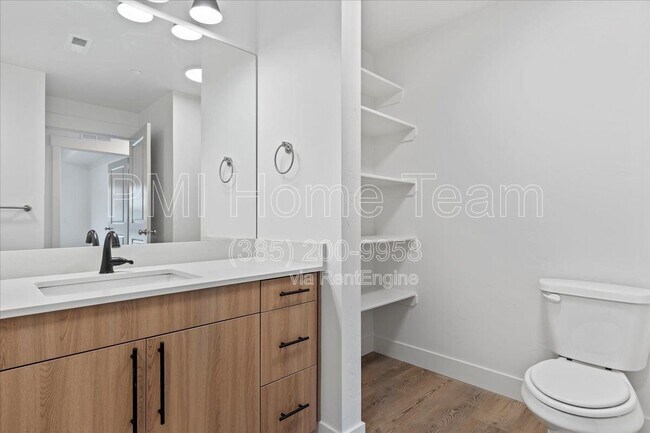 Foto del edificio - 3378 Washington Blvd