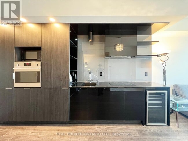 Building Photo - 70 Temperance St