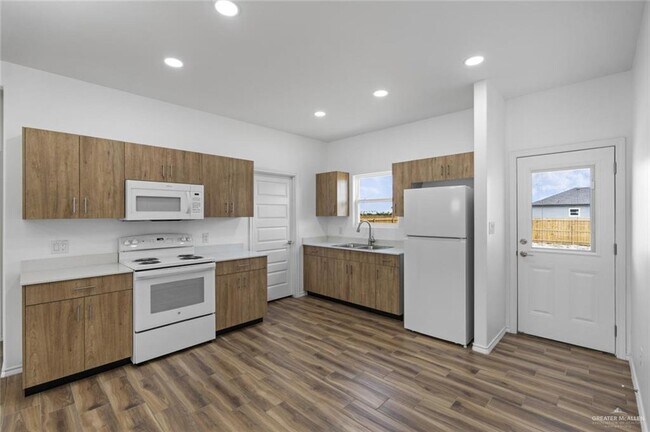 Building Photo - 1810 Hope Dr