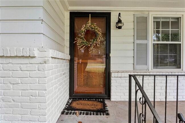 Foto del edificio - 2592 Woodacres Rd NE