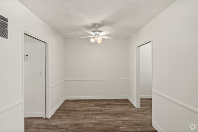 Studio - 1615-1621 Veteran Ave