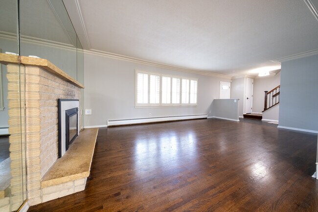 Building Photo - 6325 Brookview Ave