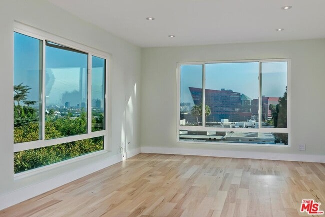 Foto del edificio - 970 Palm Ave