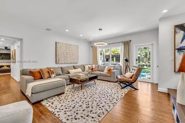 Building Photo - 110 SE 11th Ave