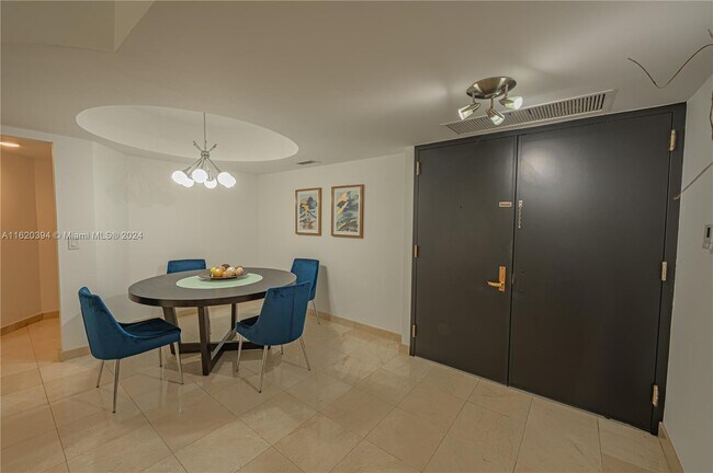 Foto del edificio - 8925 Collins Ave