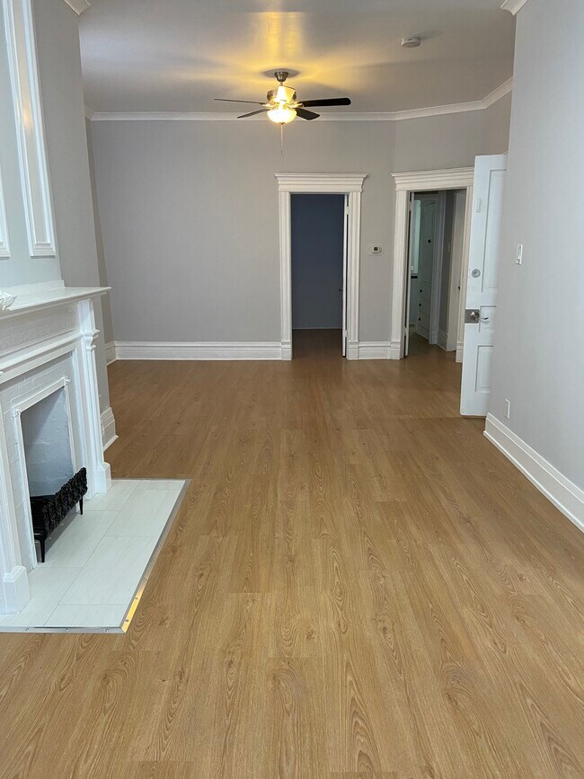 Building Photo - 3262 W Fulton Blvd