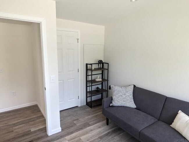 Foto del edificio - 6305 E Lampkins Ridge Rd