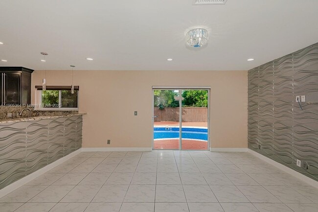 Building Photo - 401 SW 76th Terrace