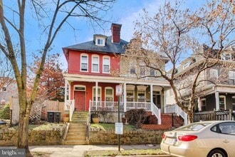 Building Photo - 1006 Otis Pl NW