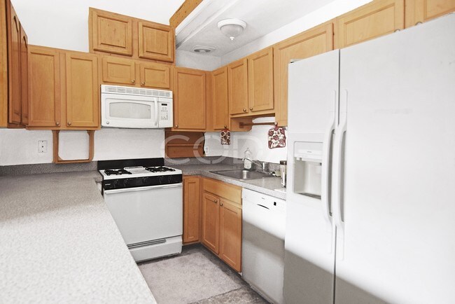 Building Photo - 7 Renaissance Ct