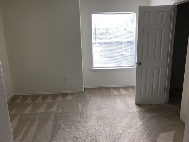 Foto del edificio - 12475 Saratoga Woods Ln