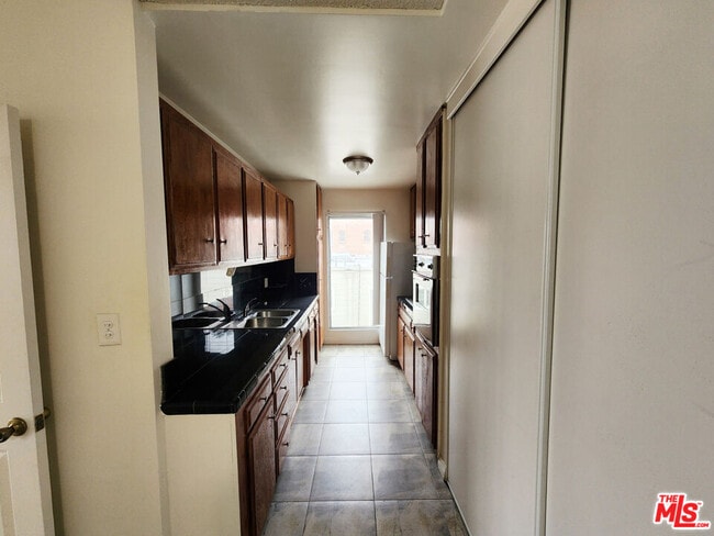 Foto del edificio - 425 S Kenmore Ave